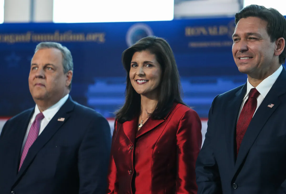 Former New Jersey Gov. Chris Christie (L), former South Carolina Gov. Nikki Haley (C) and Florida Gov. Ron DeSantis at the Ronald Reagan Presidential Library in Simi Valley, Calif., on Sept. 27, 2023. (John Fredricks/The Epoch Times)