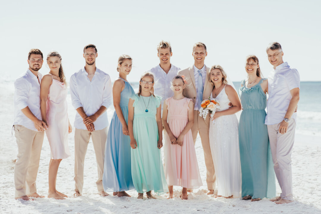 (L–R) Members of the Romeike family: son-in-law Trace, Lydia (25), Josua (23), Damaris (18), Sarah (12), Christian (21), Rebecca (10), Daniel (26), daughter-in-law Hannah, Hannelore, and Uwe. The Romeike family sought asylum in the United States in order to be able to homeschool freely. In early September, they were given four weeks to self-deport back to Germany. (Courtesy of Uwe Romeike)