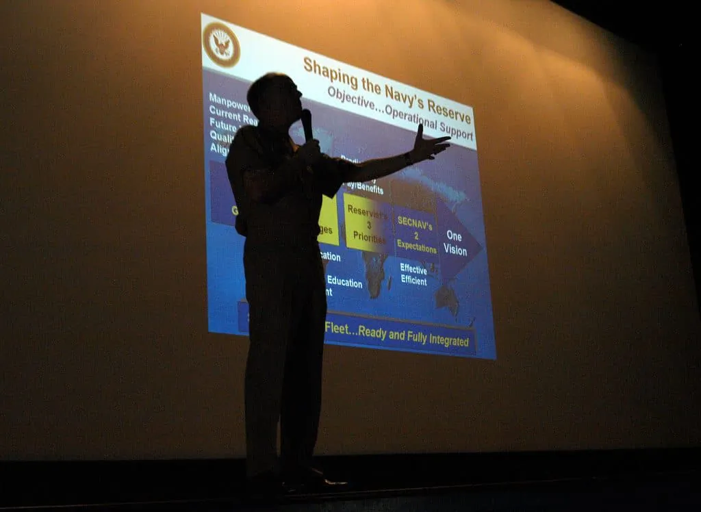 A Navy reserve briefing. (JO1(SW) Greg Cleghorne, U.S.Navy)