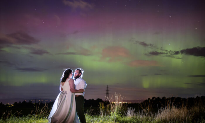 Couple Gets 'Amazing' Wedding Photos As Northern Lights Make an Appearance on Their Big Day