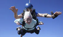104-Year-Old Chicago Woman Skydives From Plane; Shooting for Record