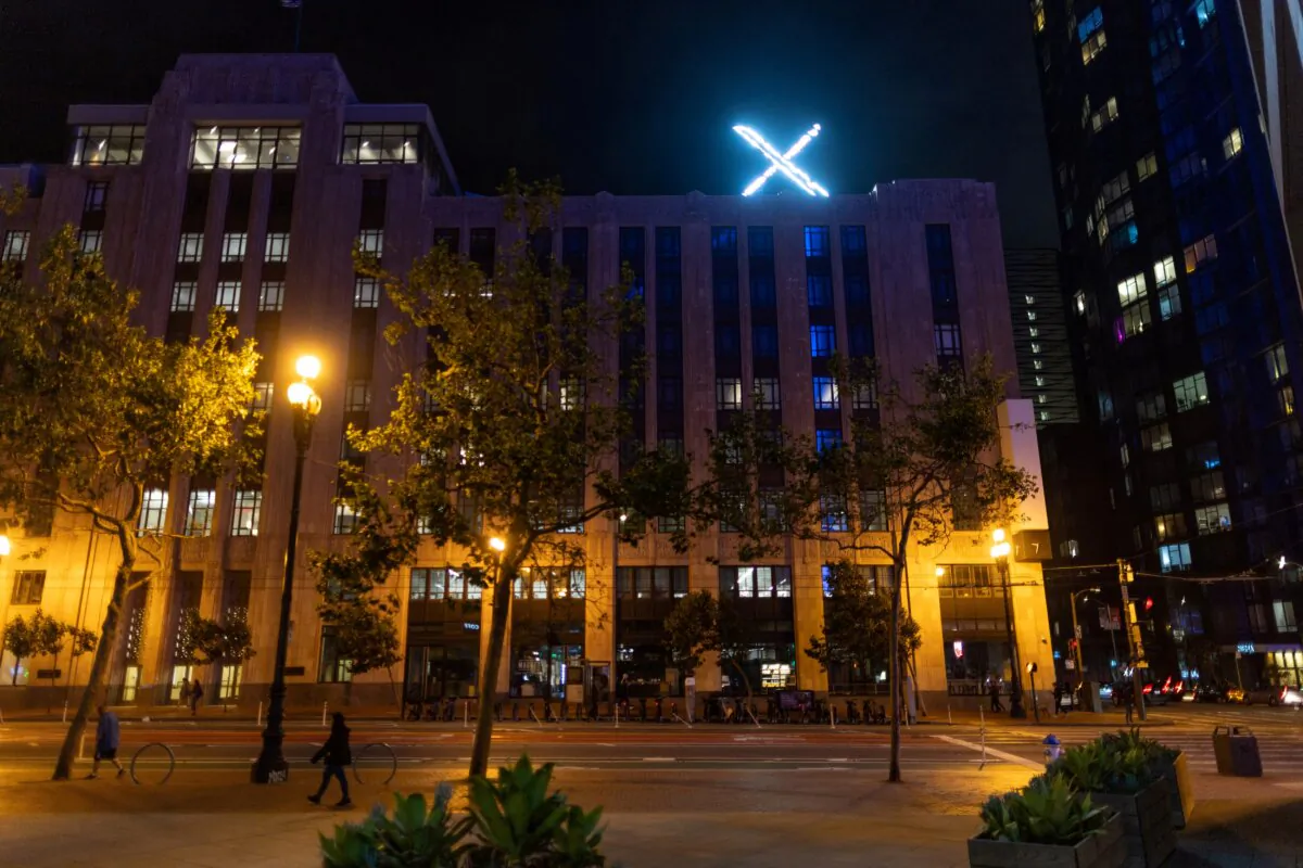 'X' logo on the top of the headquarters of the messaging platform X, formerly known as Twitter, in downtown San Francisco, Calif., on July 30, 2023. (Carlos Barria/Reuters)