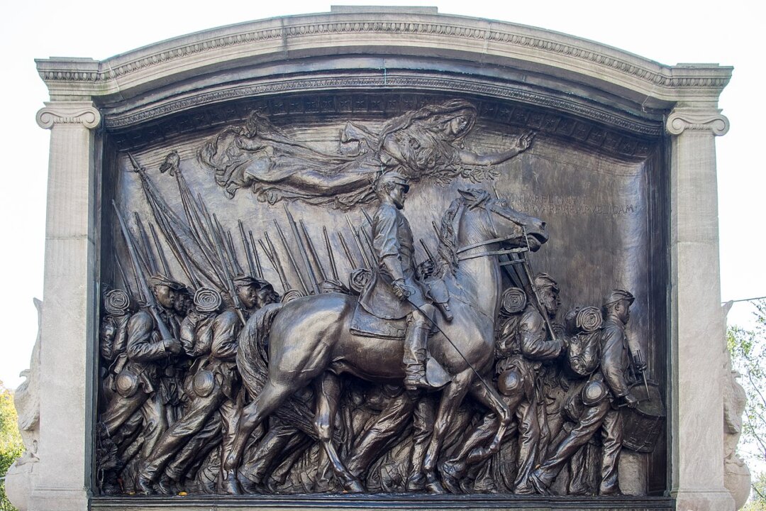 The Robert Gould Shaw Memorial, 1884–1897, by Augustus Saint-Gaudens. Boston Common, Boston, Massachusetts. (Rhododendrites/CC BY-SA 4.0)