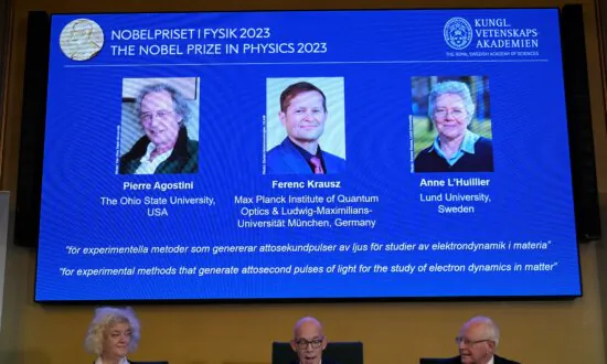 Trio Win Nobel Physics Prize for Lighting up Secrets of the Atom