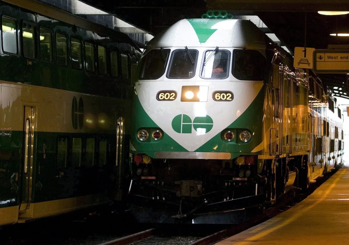 The first GO Transit MP40 locomotive arrives at the platform in Toronto, on Jan. 15, 2008.  (The Canadian Press/Adrian Wyld)