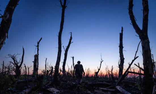 Ukraine Admits Limited Retreat After Key Donetsk Town Falls to Russian Forces 