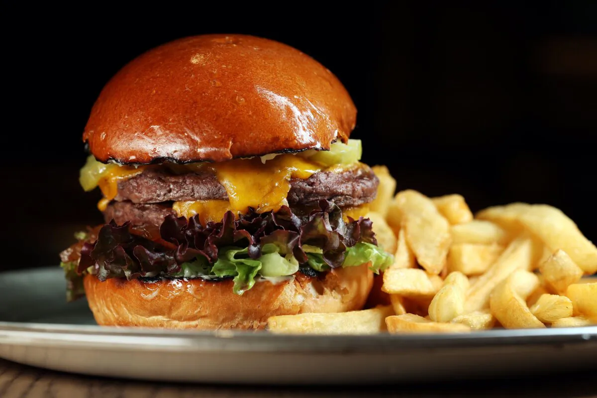 The Smashburger at the Guinness Open Gate Brewery Chicago, on West Kinzie Street in Chicago, on Aug 6, 2023. (Terrence Antonio James/Chicago Tribune/TNS)