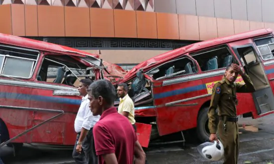 Heavy Rain and Floods Kill 6 People in Sri Lanka and Force Schools to Close