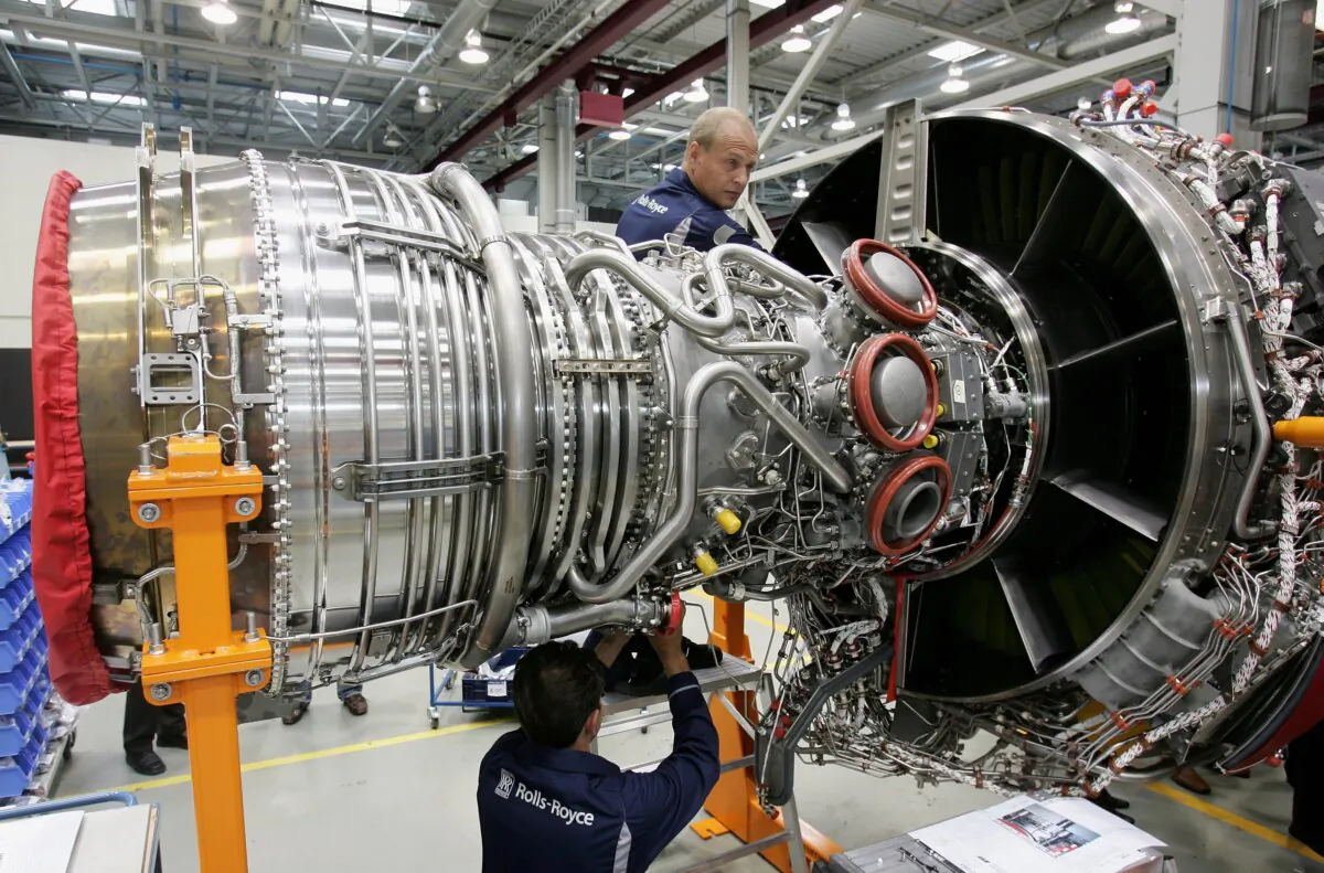 Workers assemble an aircraft jet engine at the Rolls-Royce aircraft engine factory in Berlin on Aug. 23, 2006. (Sean Gallup/Getty Images)