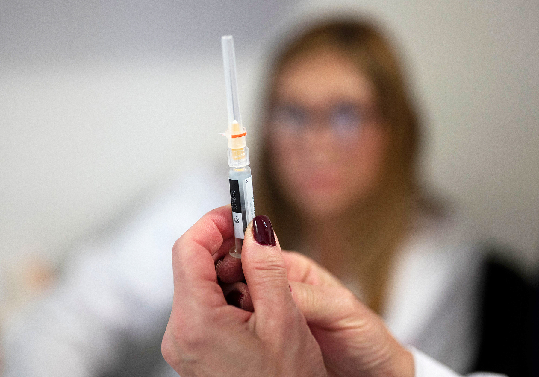Pediatrician prepares a dose of the HPV vaccine in Caracas on April 28, 2023. (Photo by Yuri Cortez / AFP)