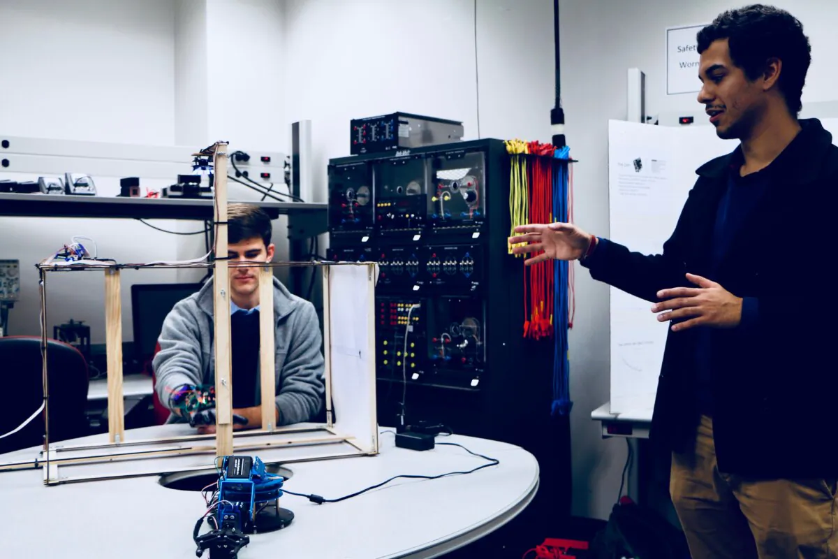 An instructor at the Florida Semiconductor Institute works with students in an engineering class. (Courtesy University of Florida Herbert Wertheim College of Engineering)
