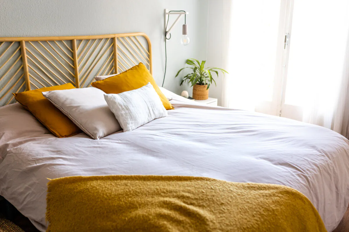 Light and airy cozy bedroom with bed, lamps, cushions and plant. (Daniel de la Hoz/Getty Images/iS/TNS)