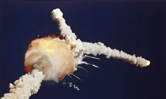 Photographer Who Captured Horrifying Images of Challenger Breaking Apart After Launch Has Died