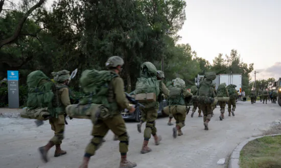 Israel Targets Hamas Tunnels in Gaza, Strikes Focused on Commanders and Senior Officials