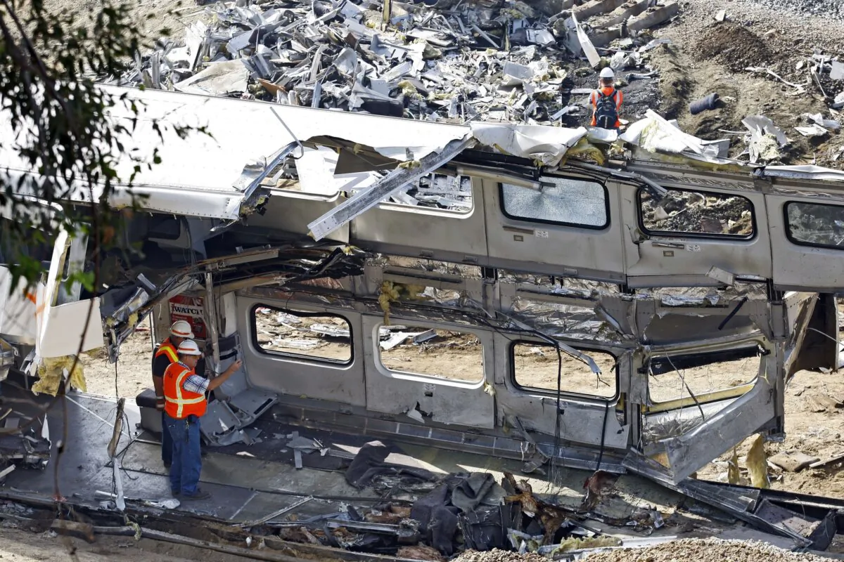 Investigators photograph the mangled inside of a Metrolink commuter train in Chatsworth, Calif., on Sept. 14, 2008. (Richard Vogel/AP Photo)