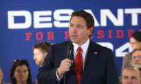 DeSantis Greets First 300 Floridians Returning Home from Israel
