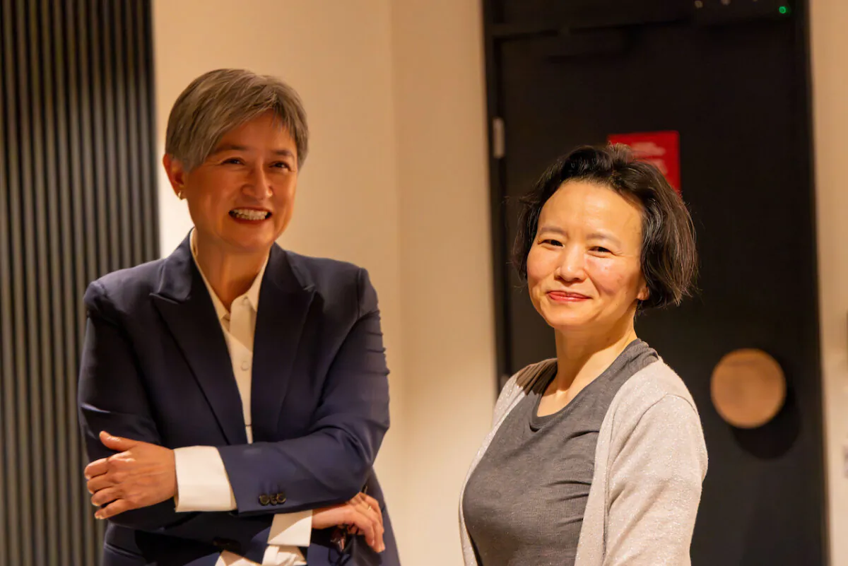 Australian Foreign Minister Penny Wong (L) meeting with Australian journalist Cheng Lei (R) on arrival at Melbourne Airport in Melbourne, Australia, on Oct. 11, 2023. (Supplied by the Department of Foreign Affairs and Trade (DFAT)) 