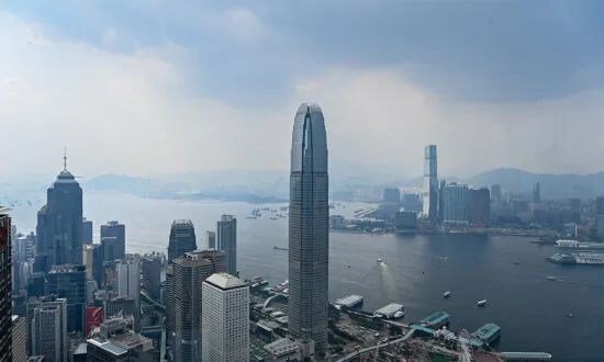 The Number of ‘Decamillionaires’ in Hong Kong Drops to 408,000: Survey