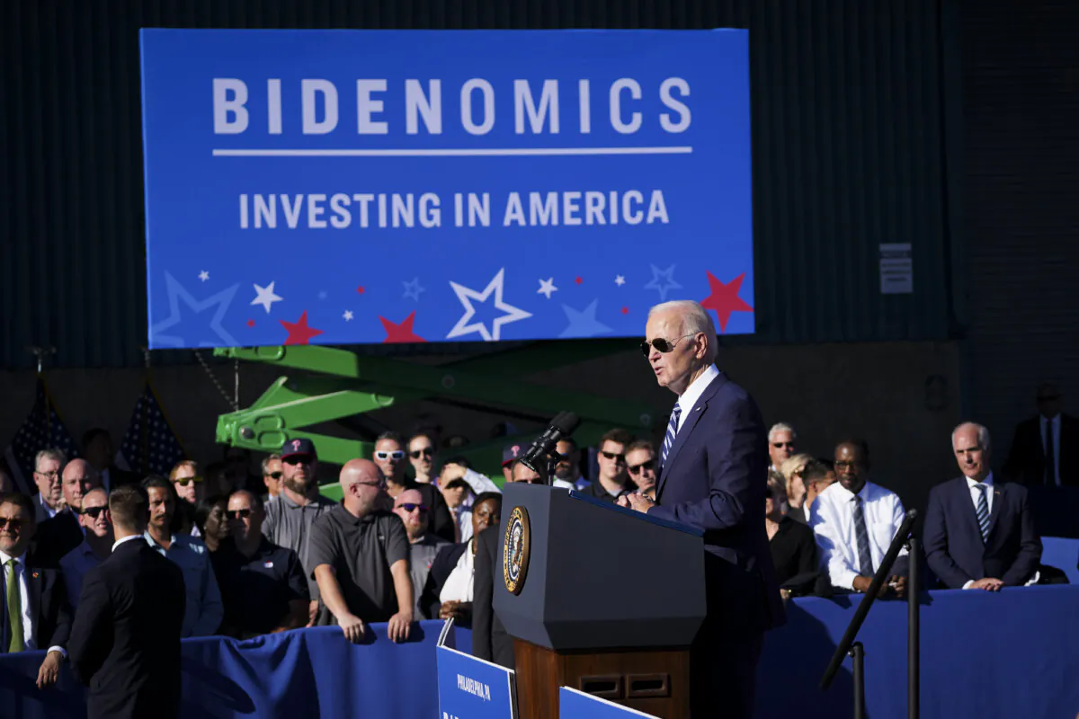 President Joe Biden speaks about Bidenomics, announcing clean manufacturing investments in regional clean hydrogen hubs at Tioga Marine Terminal in Philadelphia on Oct. 13, 2023. (Madalina Vasiliu/The Epoch Times)