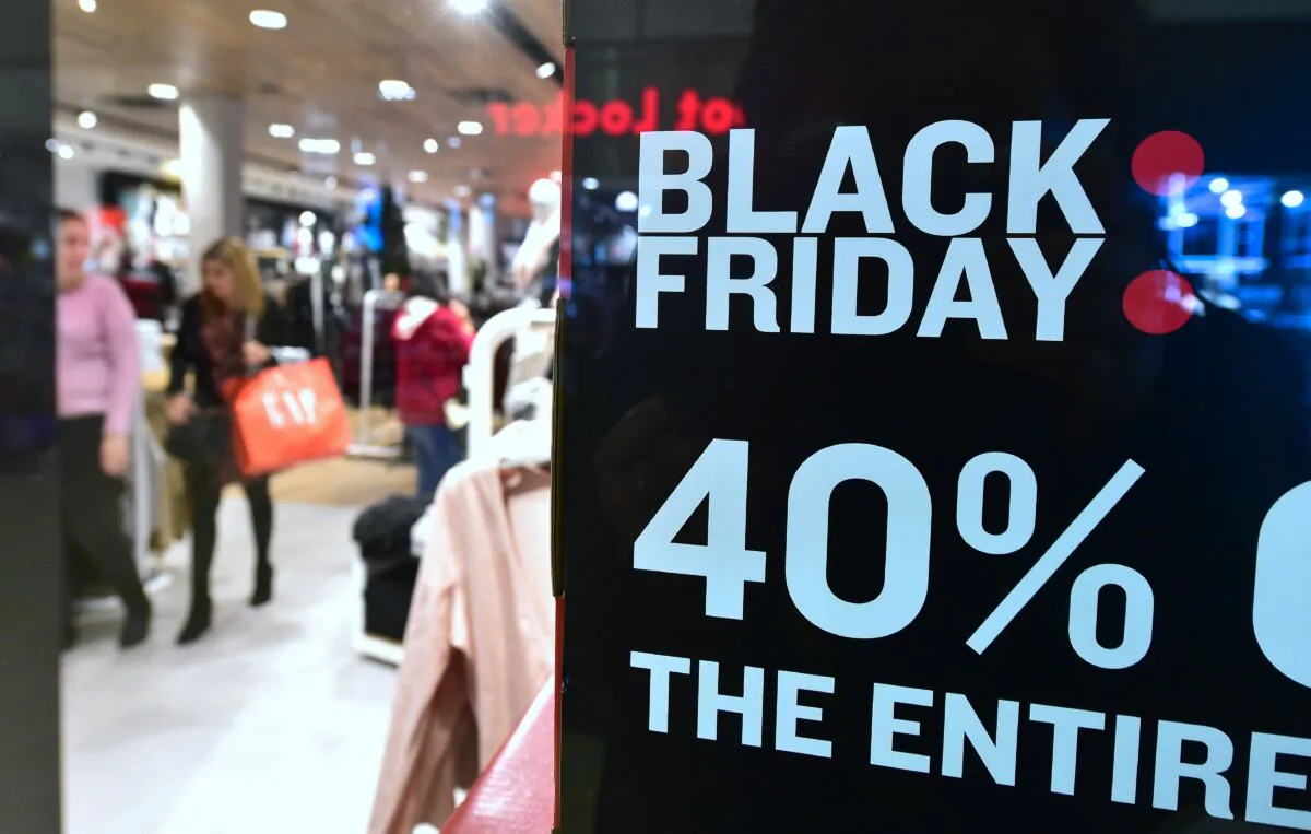 People shop for Black Friday deals in Montebello, Calif., on Nov. 24, 2016. ( Frederic J. Brown/AFP via Getty Images)