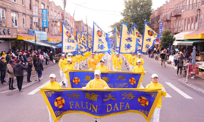 At Falun Gong Parade in Brooklyn, Onlookers Celebrate 420 Million Quitting the Chinese Communist Party