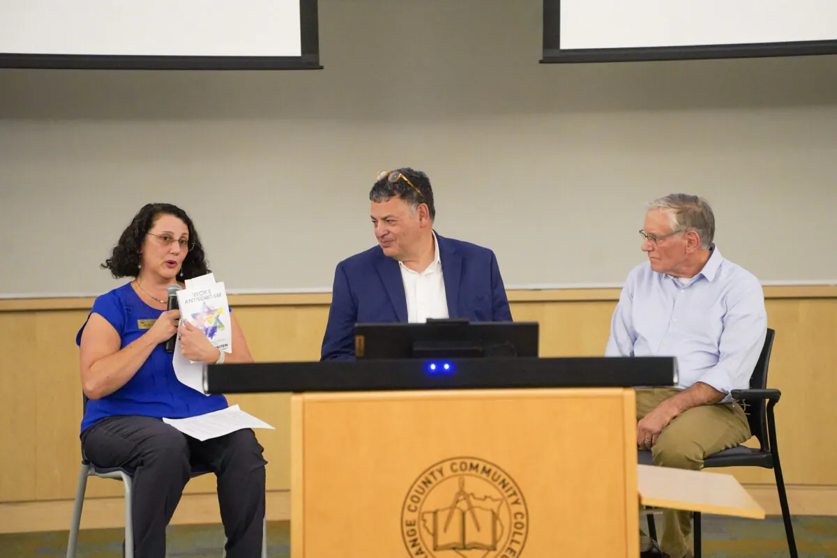 Jewish Federation of Greater Orange County Executive Director Wendy Cedar (L), author David Bernstein (C), and Donald Green at a lecture at SUNY Orange in Middletown, N.Y., on Oct. 16, 2023. (Cara Ding/The Epoch Times)