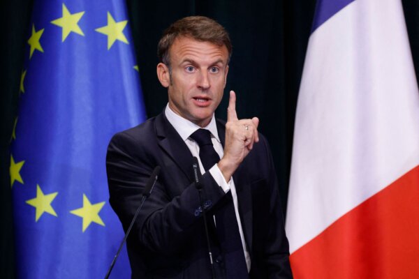 id5511519-macron-in-albania