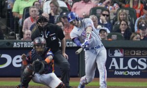 ALCS: Altuve, Javier lead Astros to 8-5 win at Rangers as Houston closes to  2-1 - CBS Texas