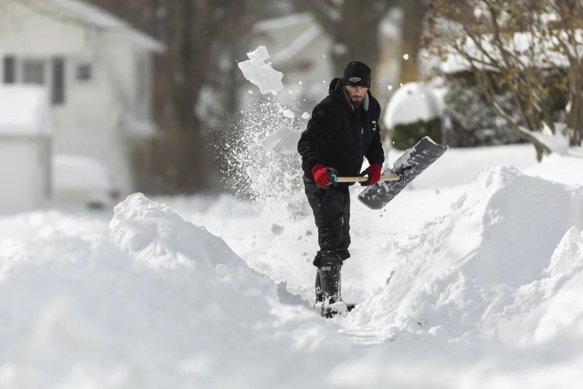A man shovels a path to his house in Fort Erie, Ont., on Nov. 19, 2022. (The Canadian Press/Nick Iwanyshyn)