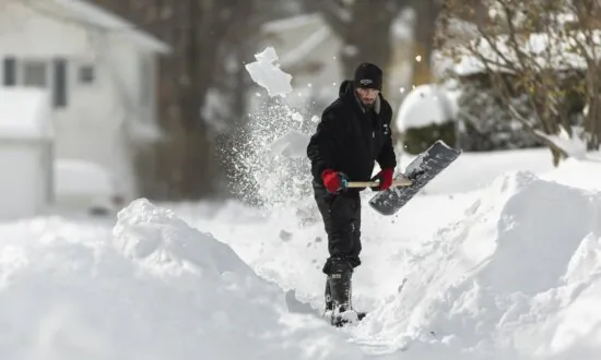 ‘Snow Angels’ Platform Connects Canadians With Elderly in Need of Shovelling Help