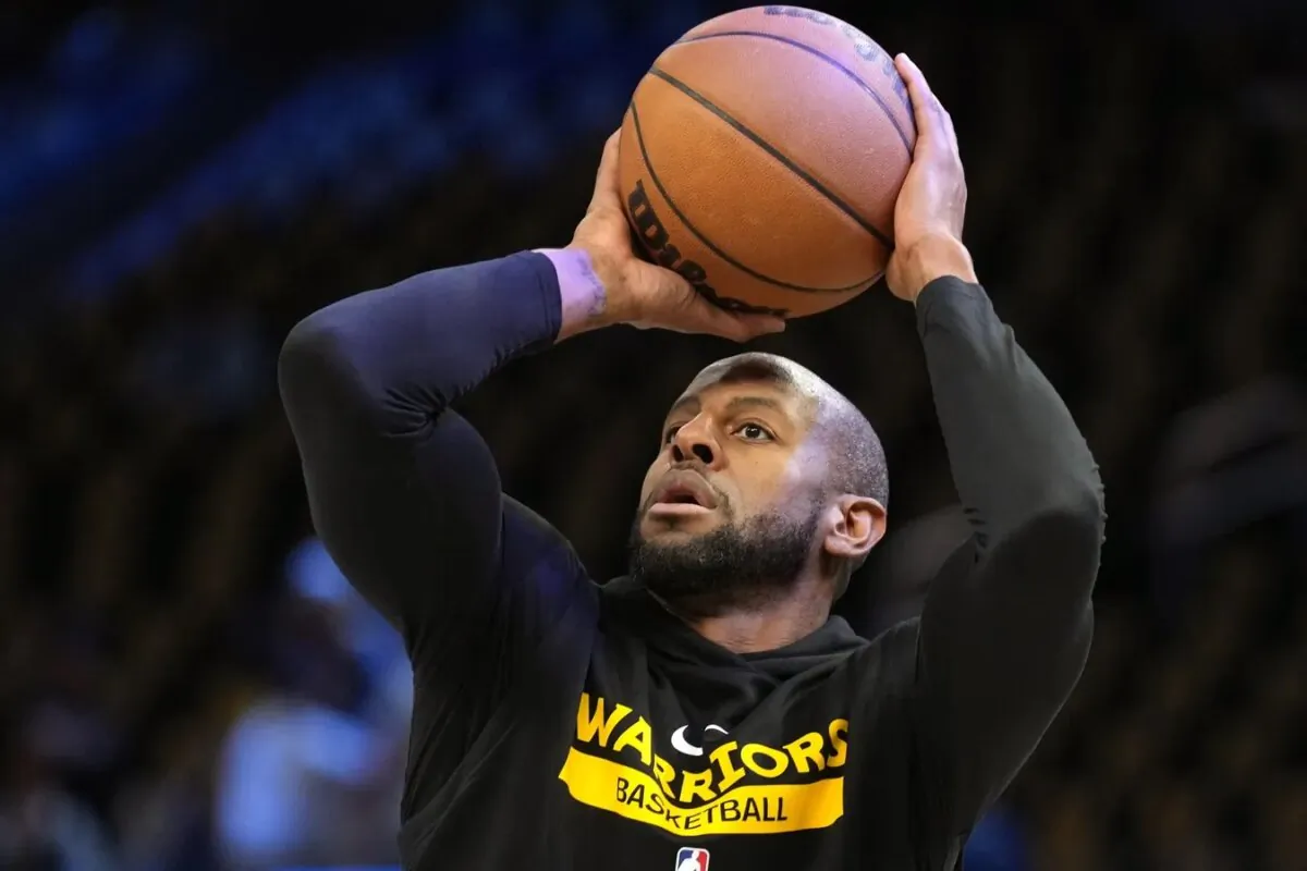 Golden State Warriors forward Andre Iguodala (9) warms up before the game against the Memphis Grizzlies at Chase Center in San Francisco on Dec. 25, 2022. (Darren Yamashita/USA TODAY Sports via Field Level Media)