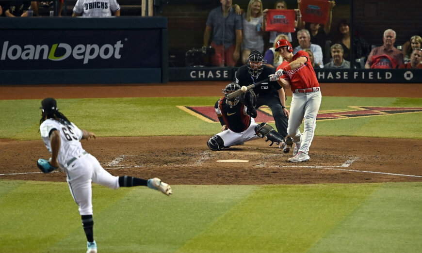 Kyle Schwarber sets HR mark, Phillies down D-backs in Game 5