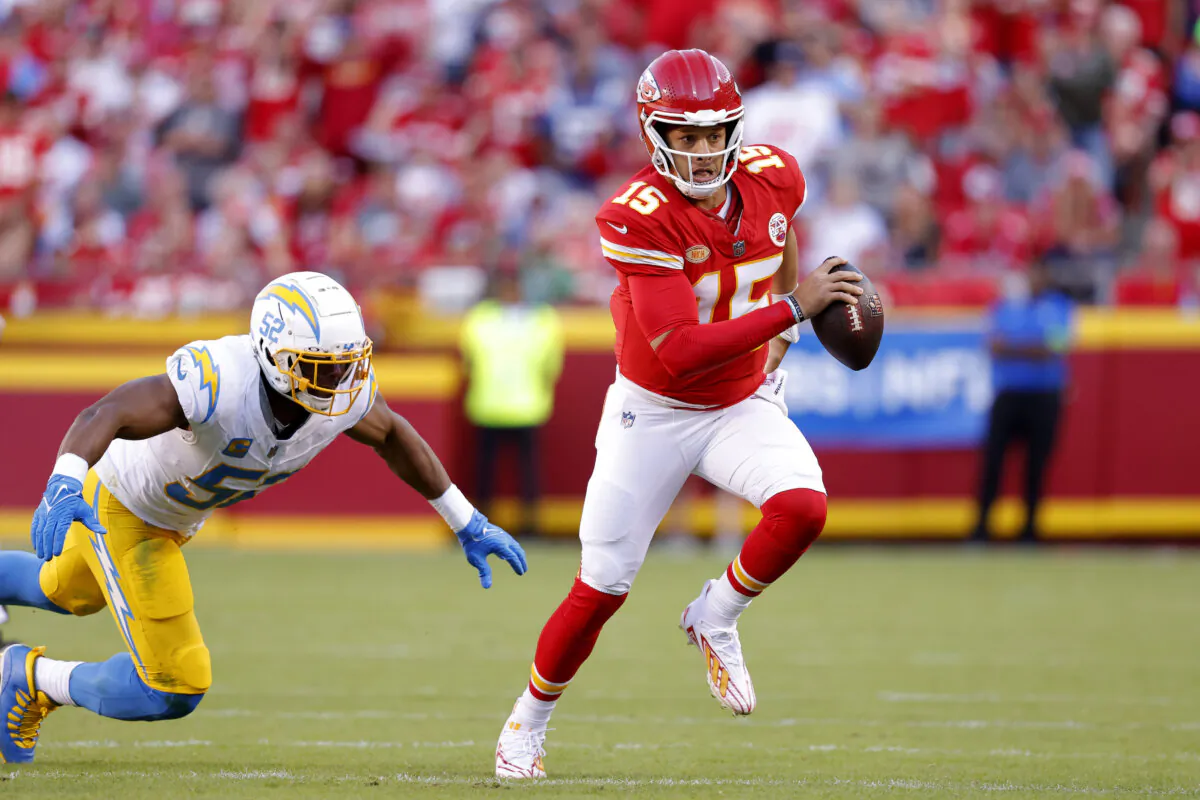 Patrick Mahomes (15) of the Kansas City Chiefs scrambles during the fourth quarter against the Los Angeles Chargers at Arrowhead Stadium in Kansas City, on Oct. 22, 2023. (David Eulitt/Getty Images)