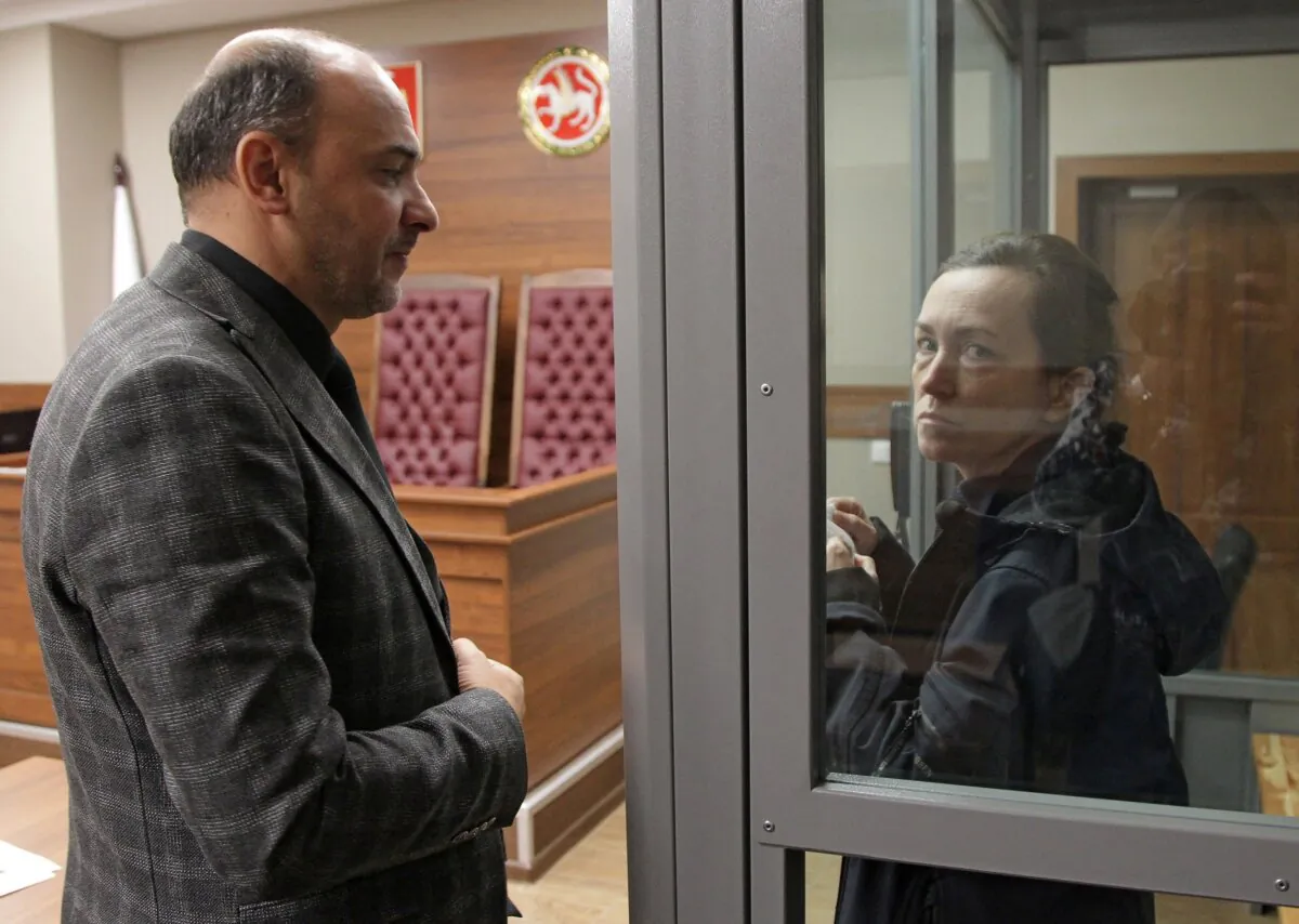 Radio Free Europe/Radio Liberty (RFE/RL) journalist Alsu Kurmasheva talks to her lawyer Edgar Matevosyan as they attend a court hearing in Kazan, Russia, on Oct. 23, 2023. (Alexey Nasyrov/Reuters)