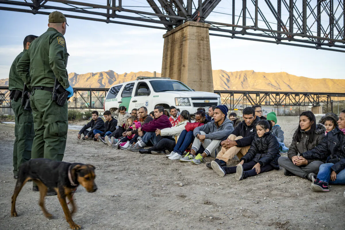 U.S. Border Patrol agents apprehend a group of illegal immigrants from Brazil, on the U.S.–Mexico border in Sunland Park, N.M., on March 20, 2019. (Paul Ratje/AFP via Getty Images)