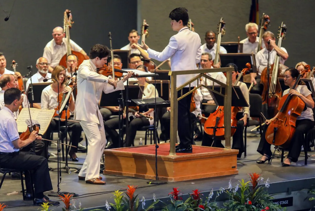 The Philadelphia Orchestra, conducted by Kensho Watanabe, and Musical America's 2018 Instrumentalist of the Year, Augustin Hadelich, on violin, performs during the second-to-last performance of the Philadelphia Orchestra of the Bravo! Vail season in Vail, Colo., on July 13, 2018. (Chris Dillmann/Vail Daily via AP)