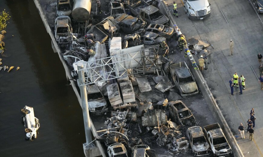 7 dead in massive Louisiana pileup with 158 vehicles.