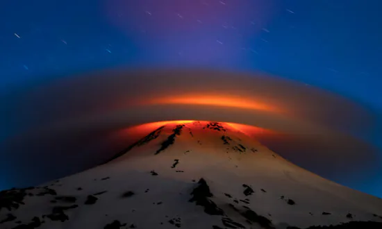 Photo of Dramatic Cloud Rings Over a Volcano Wins Weather Photographer of the Year 2023