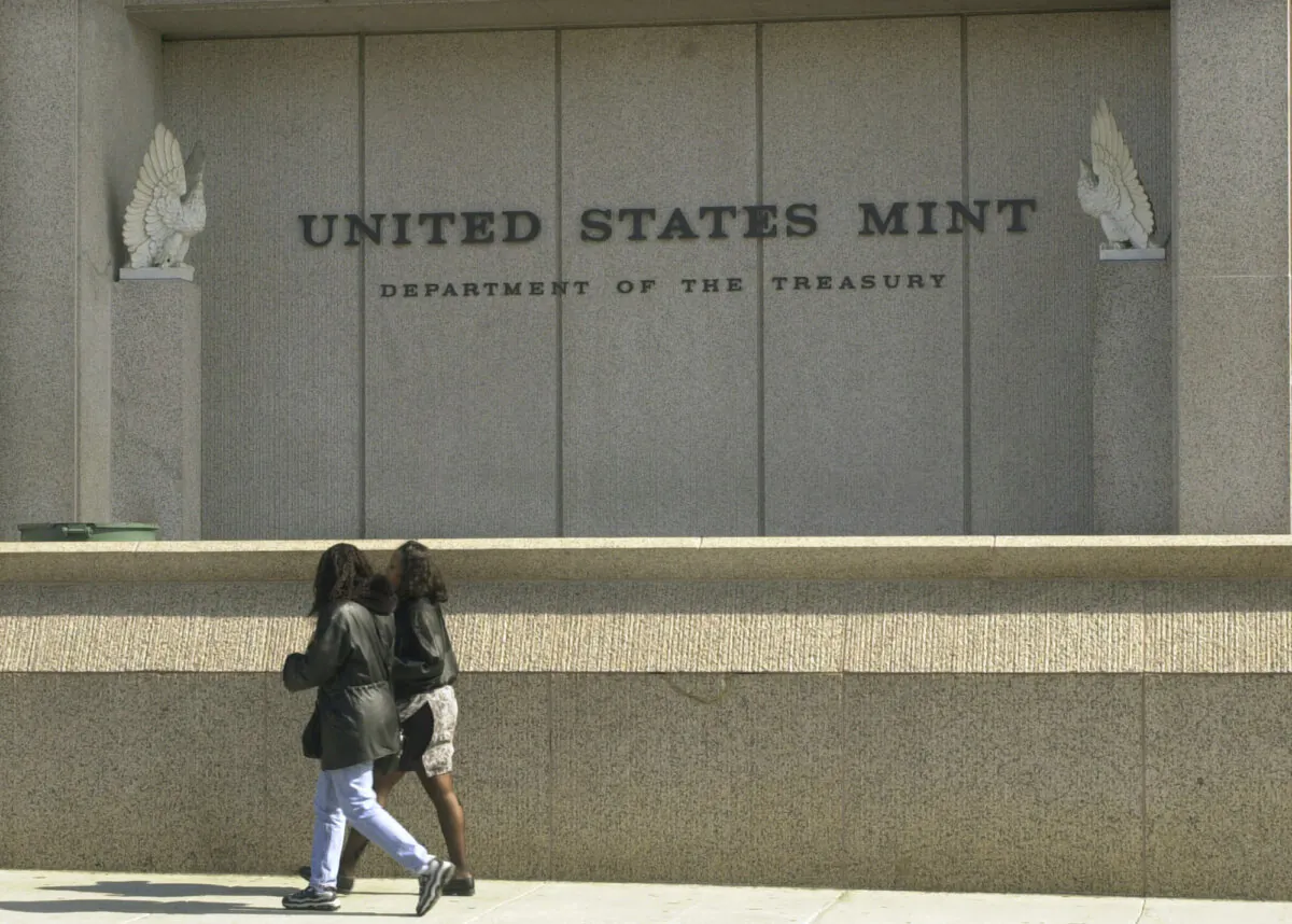 The United States Mint in Philadelphia on March 1, 2002. (Dan Loh/AP Photo)