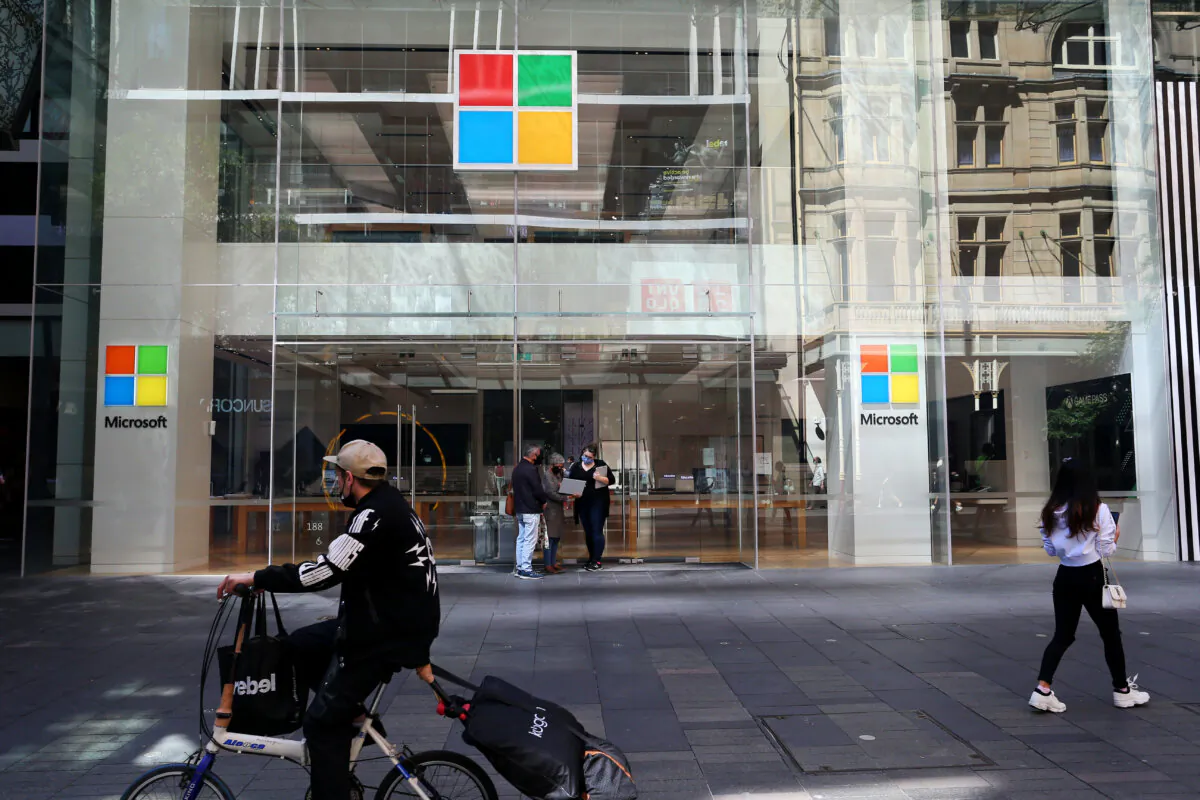 People move past a Microsoft store in the Pitt Street shopping district in Sydney on Oct. 19, 2021. (Lisa Maree Williams/Getty Images)