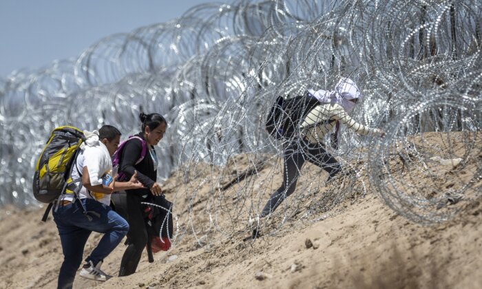 Venezuelans Illegally Crossing US Border at Higher Rates Than Mexicans ...