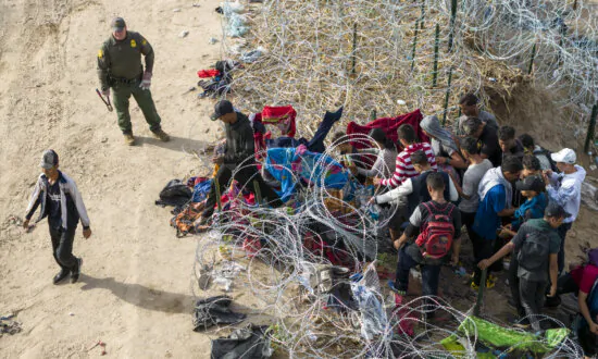 Texas AG Ken Paxton Appeals Judge’s Ruling to Allow Feds to Continue Cutting Razor Wire at Southern Border