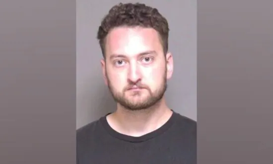 Poison Specialist and Former Medical Resident at Mayo Clinic Is Charged With Poisoning His Wife