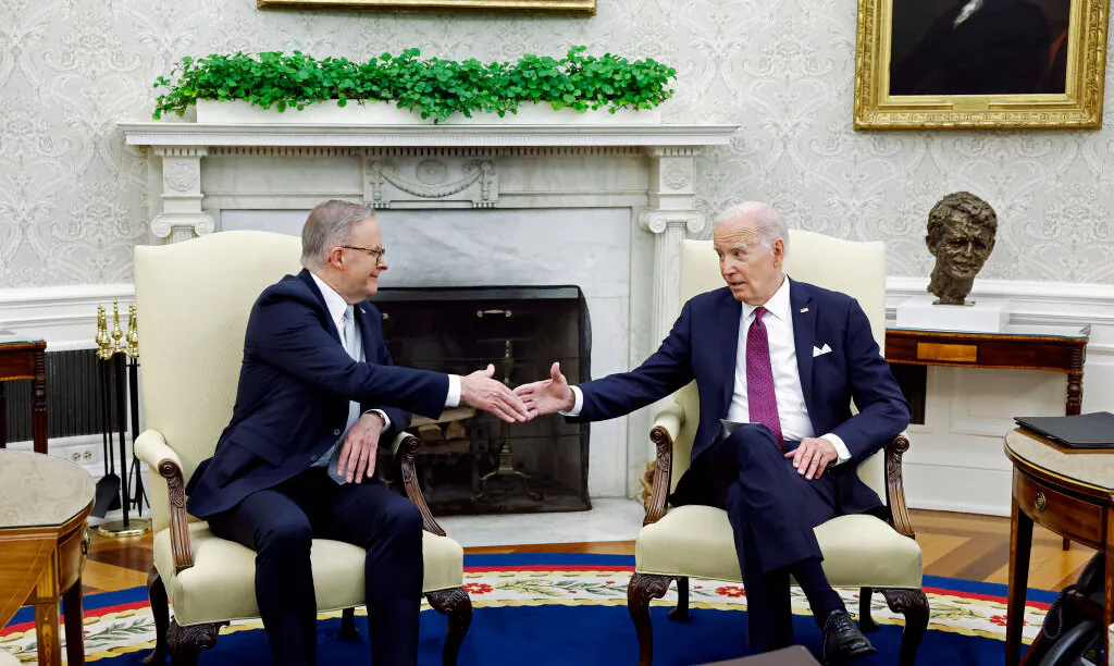 U.S. President Joe Biden and Australian Prime Minister Anthony Albanese shake hands in the Oval Office before a bilateral meeting at the White House in Washington on Oct. 25, 2023. (Anna Moneymaker/Getty Images)