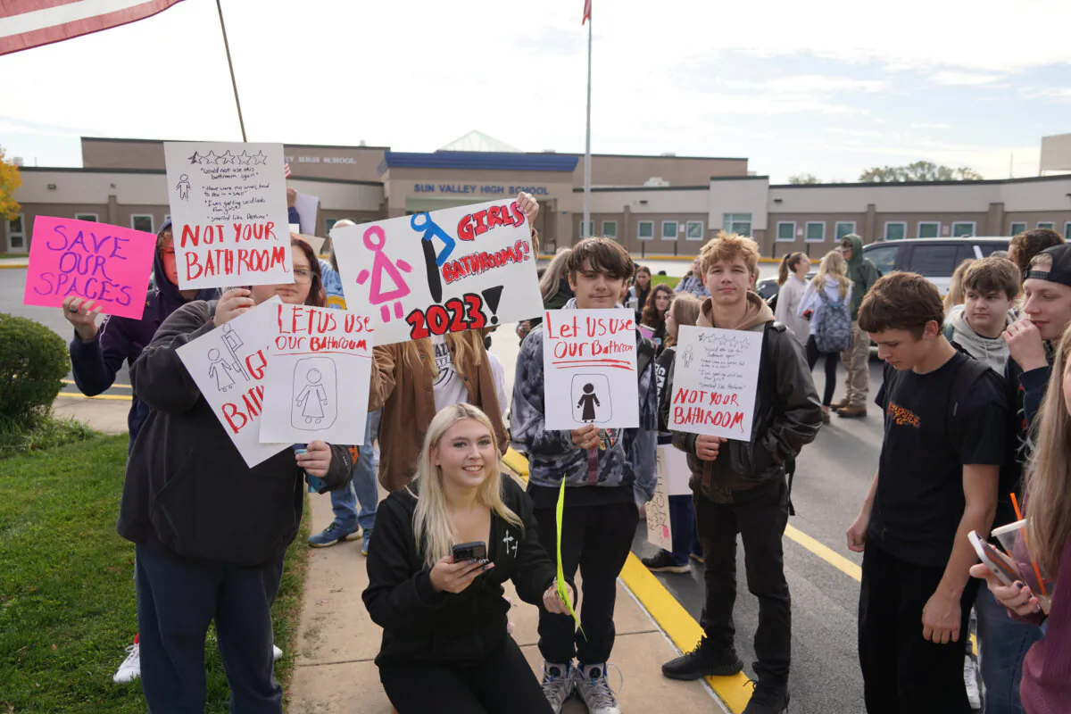 Sun Valley High School students walked out of class to advocate for a change in school district bathroom policies, on Oct. 25, 2023. (William Huang/The Epoch Times)