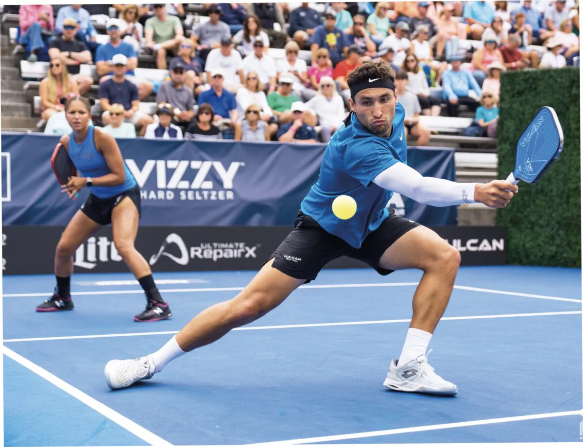 Top pickleball players
Jessie Irvine and Jay
Devilliers during a
competition. (PPA Tour)