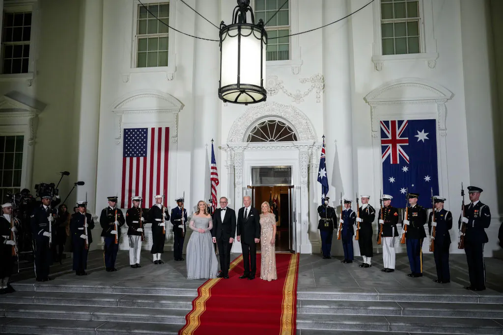 U.S. President Joe Biden and first lady Jill Biden welcome Prime Minister of Australia Anthony Albanese and his partner Jodie Haydon on the North Portico of the White House in Washington D.C. on Oct. 25, 2023. (Drew Angerer/Getty Images)
