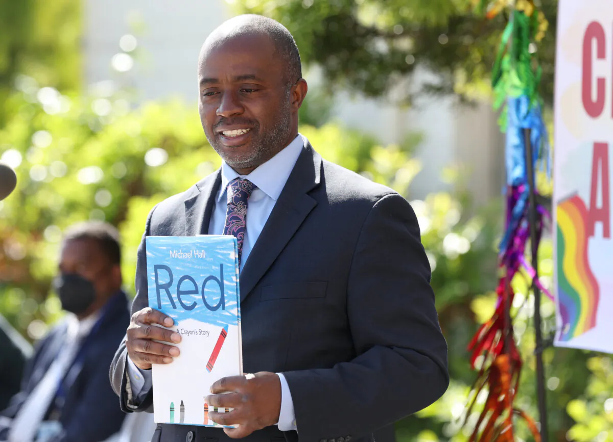 California State Superintendent of Schools Tony Thurmond holds a book during a news conference at Nystrom Elementary School in Richmond, Calif., on May 17, 2022. (Justin Sullivan/Getty Images)