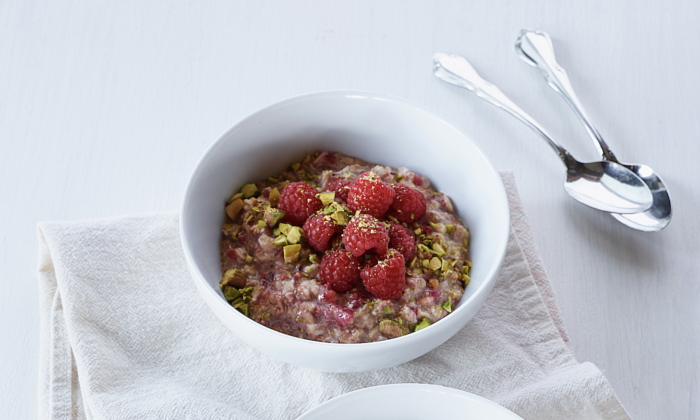 Smashed Raspberry Overnight Oats