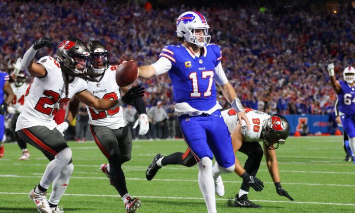 Josh Allen’s 3 TDs Push Bills Over Bucs | The Epoch Times